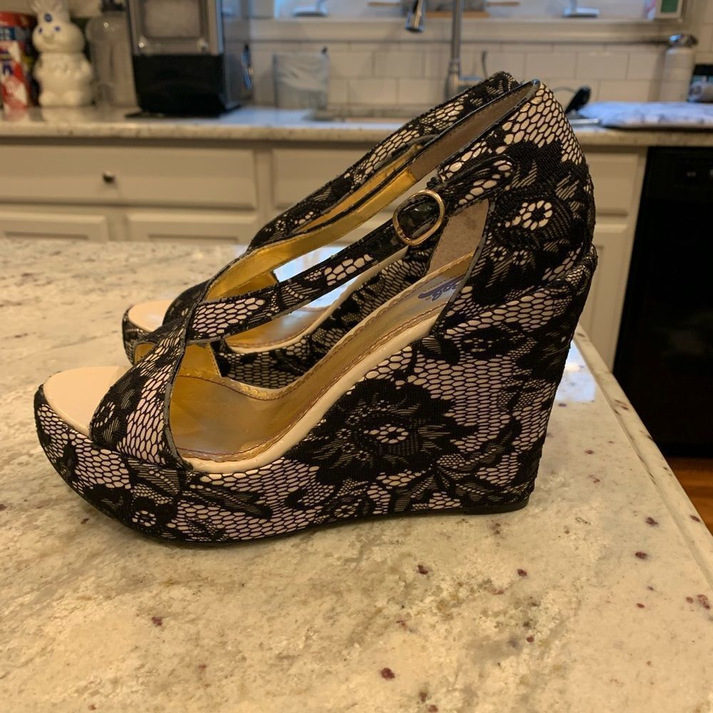 Hale Bob Black Lace Wedge Sandal sz 8 NWOT